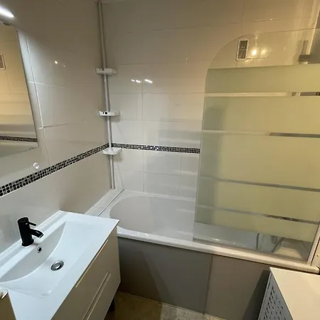 En Centre Station Avec Balcon, Wifi Appartement